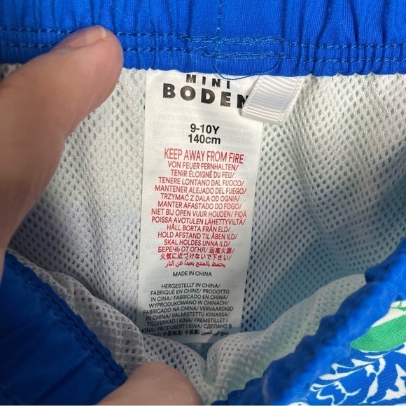 Mini Boden striped floral swim trunks size 9-10 yrs - Picture 3 of 4